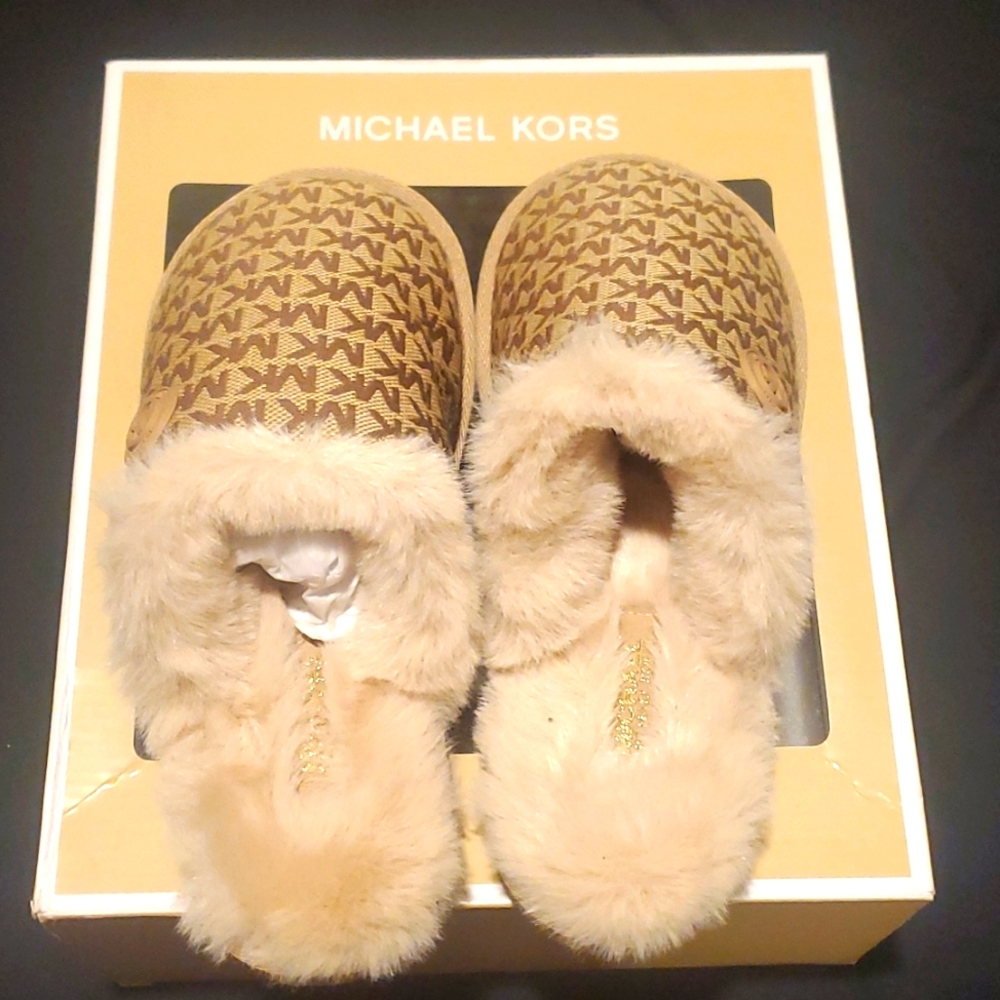MK slippers